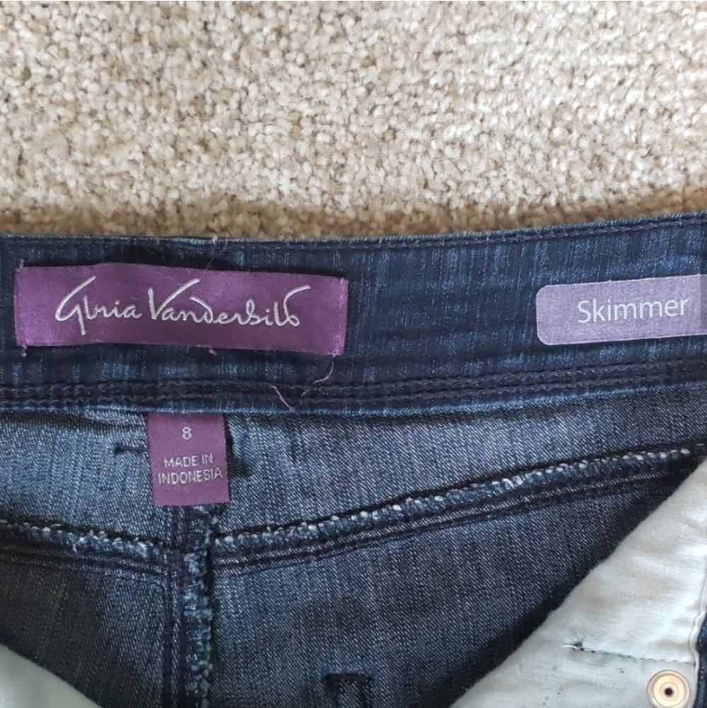 4 Bundle: 2 Capris & 2 Shorts - Picture 4 of 6